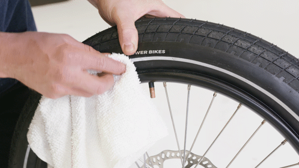 Wipe tire bead.gif