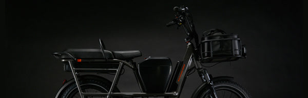 The RadRunner 3 Plus on a black studio setting. It is equipped with a Center Console and basket.